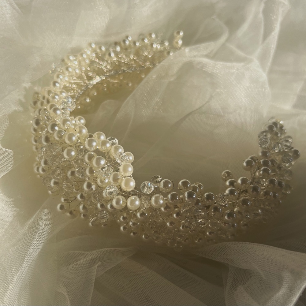 Elegant Pearl and Crystal Headband